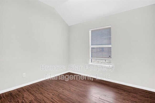 Building Photo - 2827 Rosewood Blvd