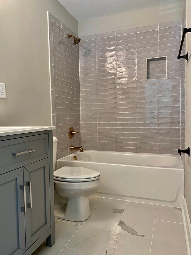 Building Photo - 1001 Thomas Ave