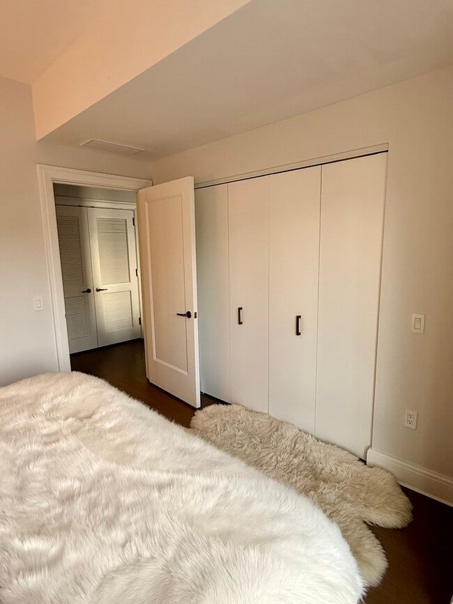 Building Photo - 514 N Peshtigo Ct