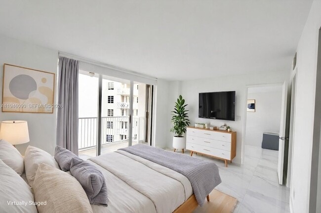 Building Photo - 1440 Brickell Bay Dr