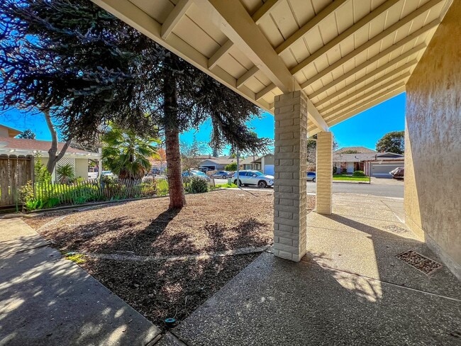 Building Photo - Single Level Four Bedroom North Napa Home