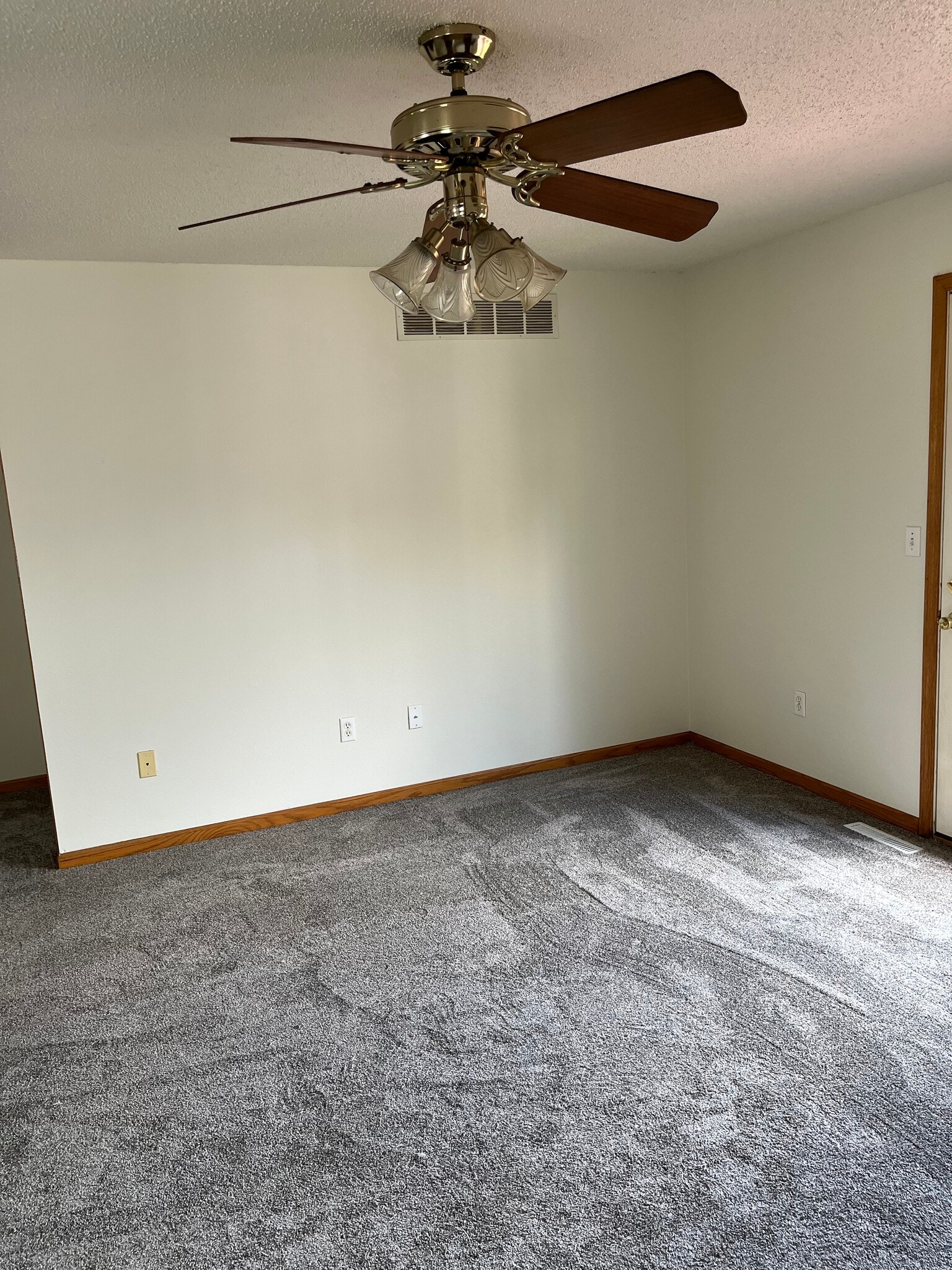 Building Photo - 2006 Stratford Ct