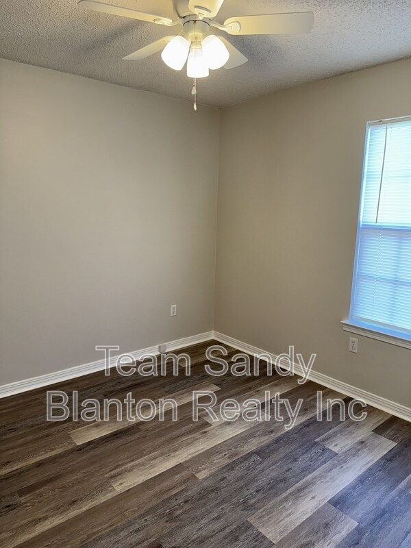 Building Photo - 7728 Bogey Ln