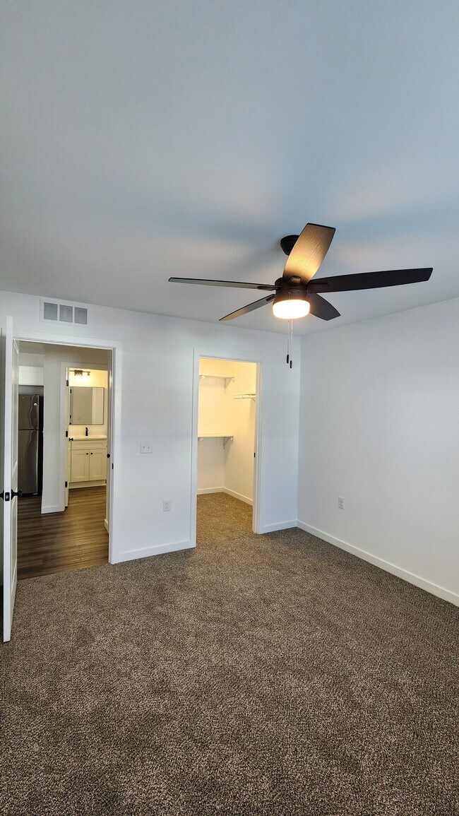 Building Photo - 865-851 Arthur Dr
