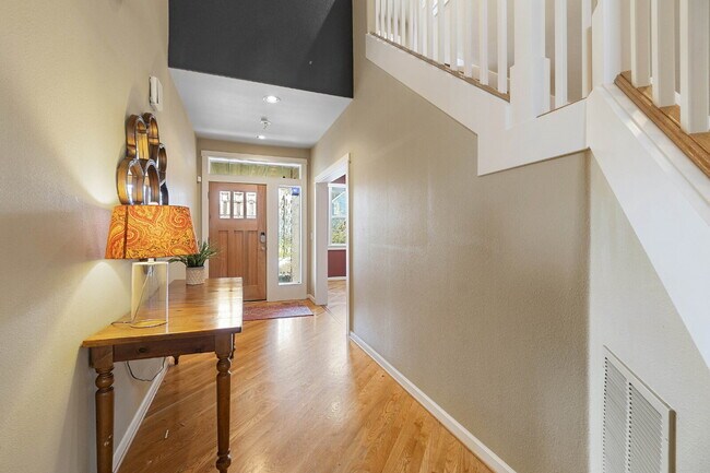 Building Photo - Beautiful, Spacious, Damascus Home with Incredible Views