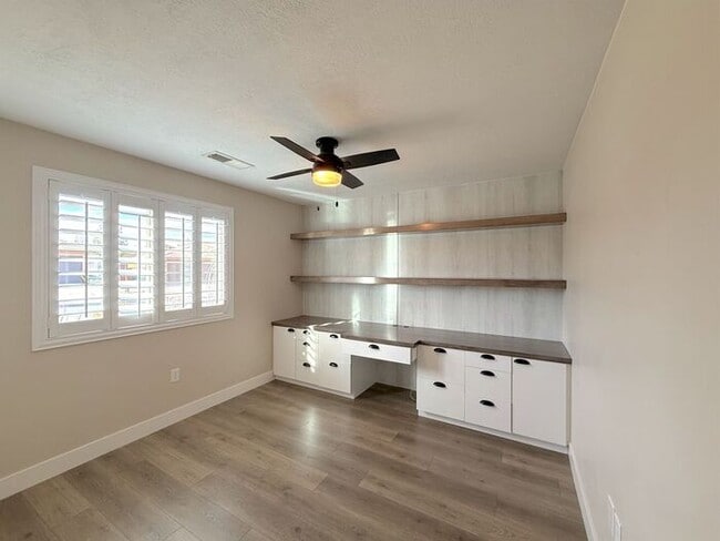 Building Photo - 3 bed, 2 bath home with 2 car garage