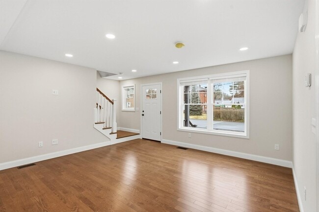 Building Photo - 24 Daytona St