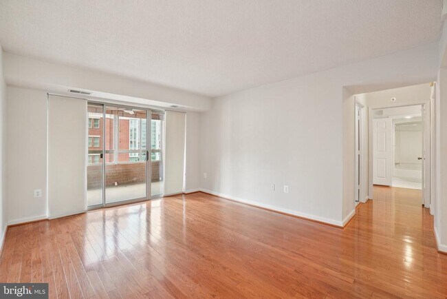 Building Photo - 2181 Jamieson Ave