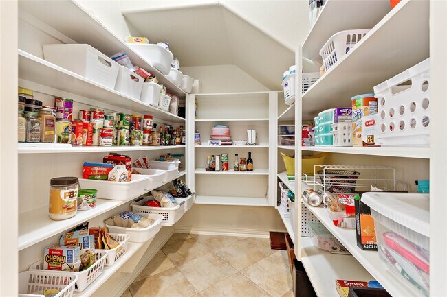 Building Photo - 15 Crocus Petal St