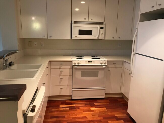 Kitchen - 403 Main St