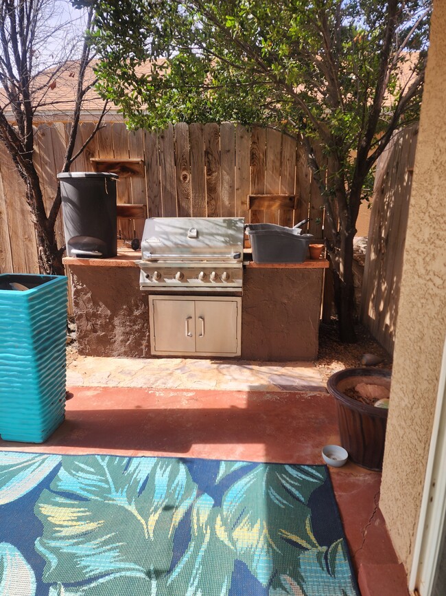 Building Photo - 4984 Kyler Rd