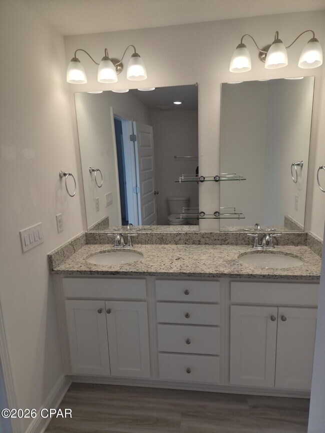 Building Photo - 460 Melrose Wy