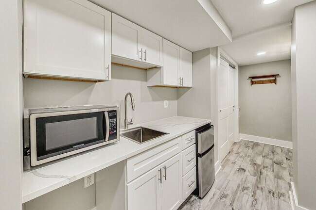 Building Photo - 1124 Owen Pl NE