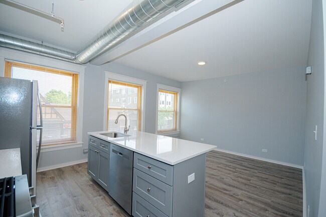 Building Photo - 141 S Oak Park Ave