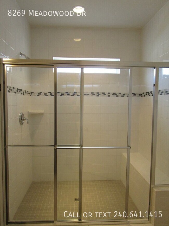 Building Photo - 8269 Meadowood Dr