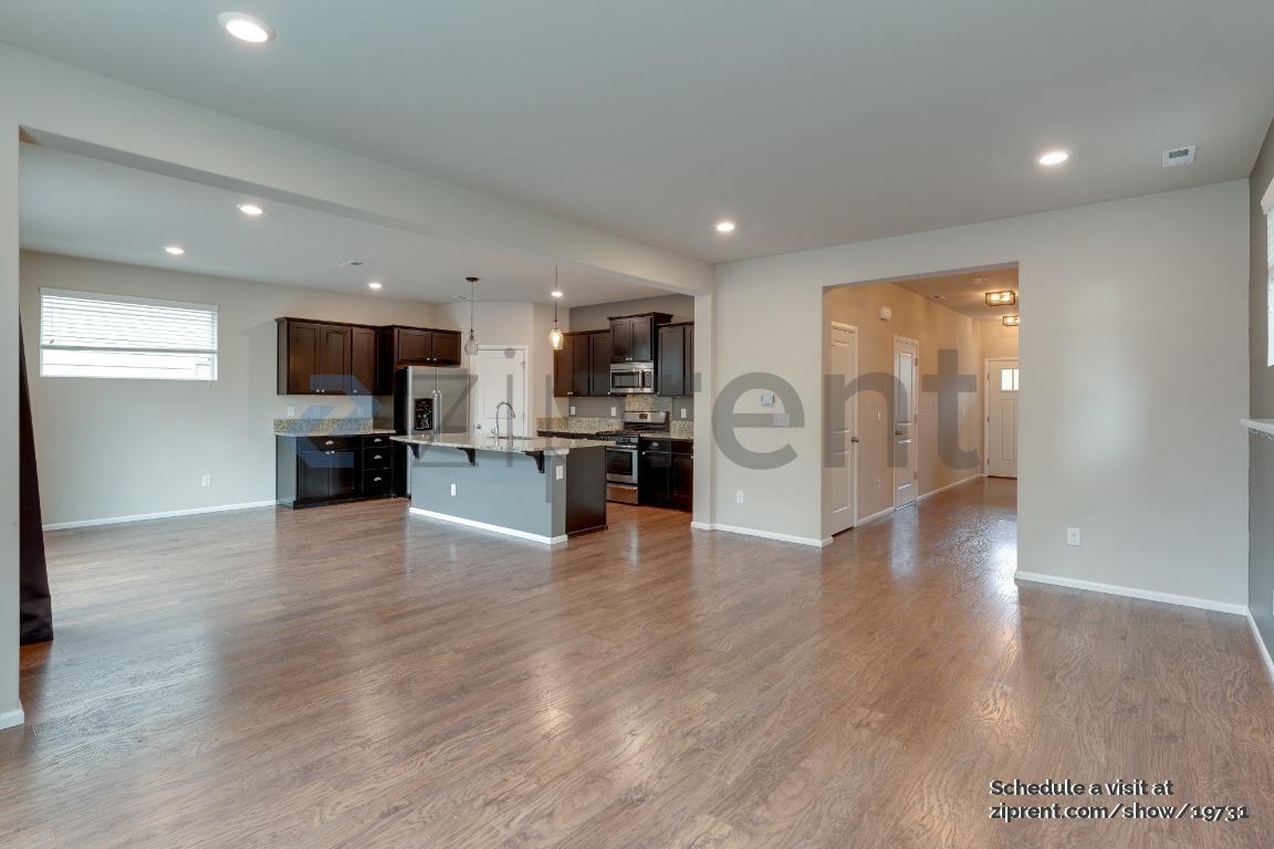 Building Photo - 8624 Adonis Ave NE