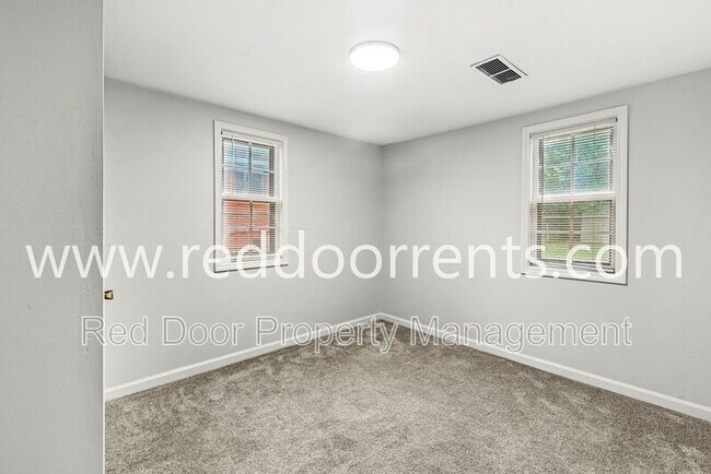 Building Photo - 4733 E 18th St