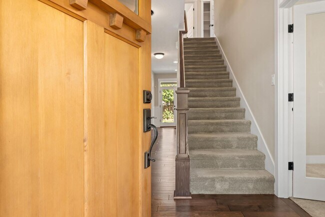 Building Photo - Spacious 4-Bedroom Dream Home – Perfect fo...