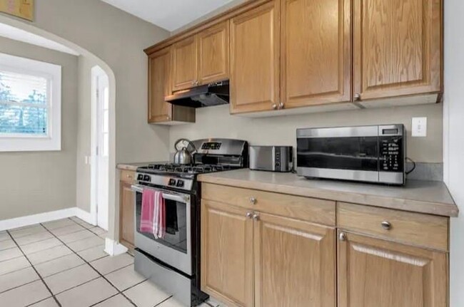 Building Photo - 1354 Winburn Dr