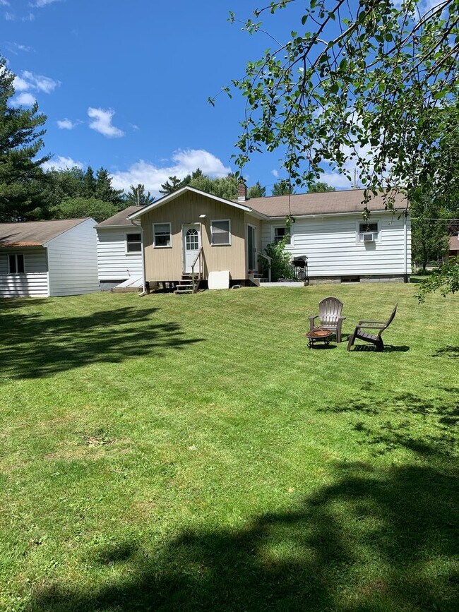 Building Photo - Wonderful 4 bedroom + South Burlington home