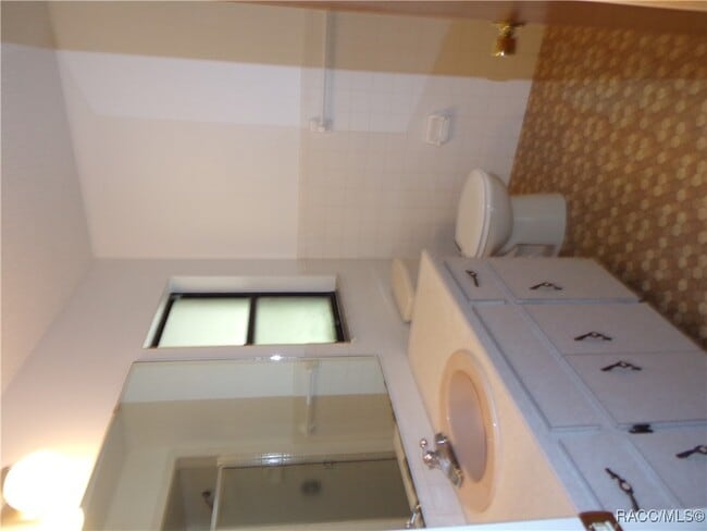 Building Photo - 100 E Knightsbridge Pl