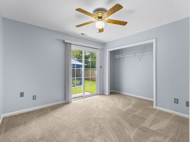 Building Photo - Beautiful 4 Bedroom Home with Bonus Room and Fenced Yard