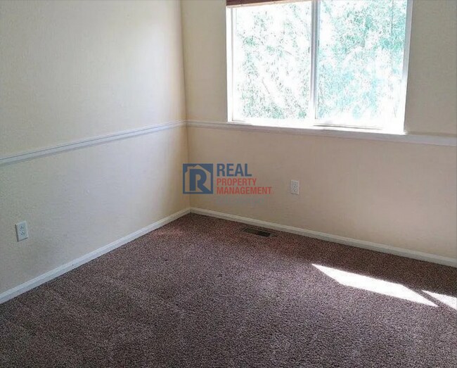 Building Photo - 6827 Autumn Ridge Dr