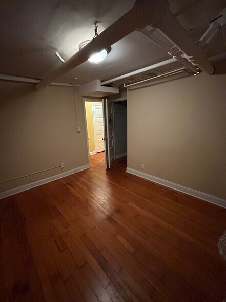 Building Photo - 2300 Girard Ave S
