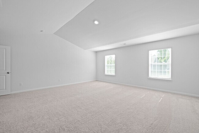 Building Photo - Brand New 5 Bedroom 3 full baths