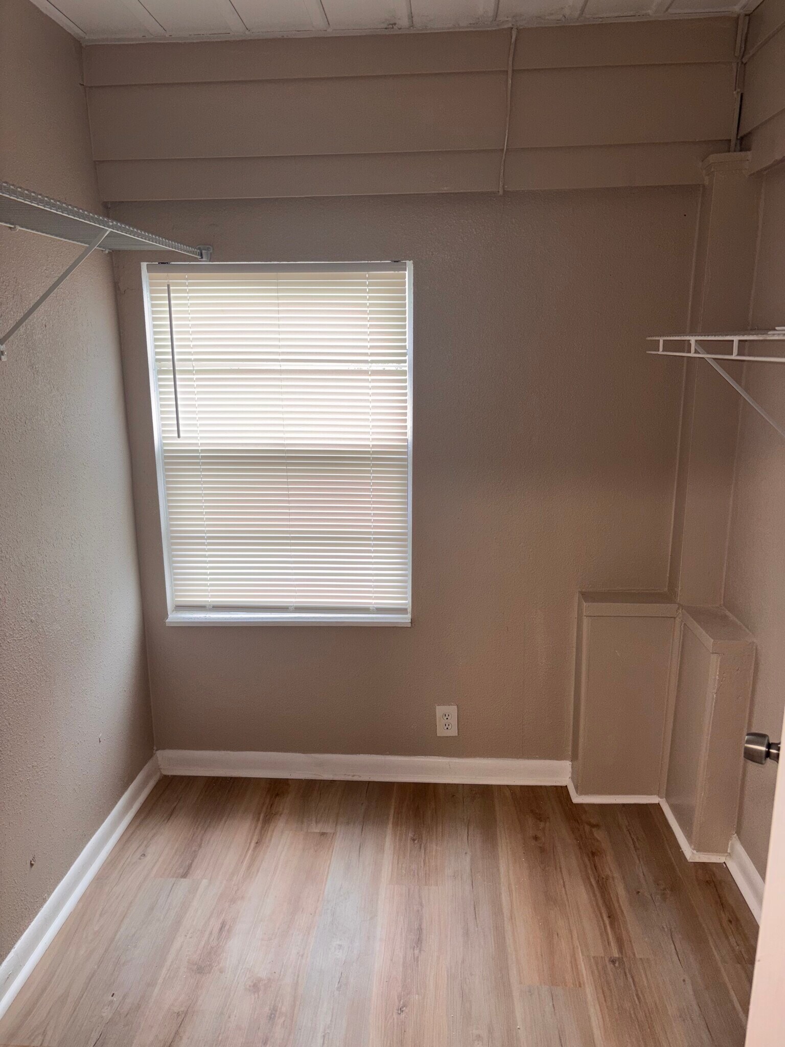 Master Closet - 617 Ivy St