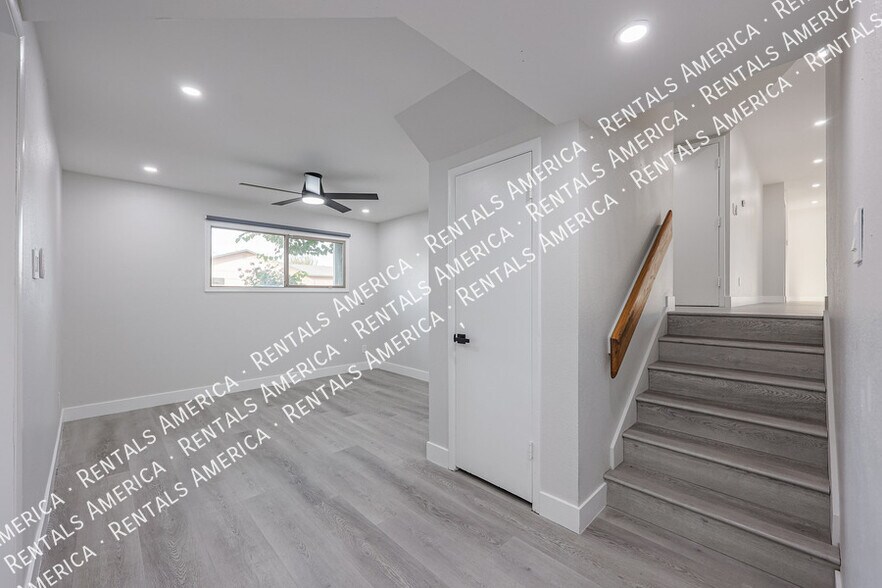 Building Photo - 5205 W Caribbean Ln