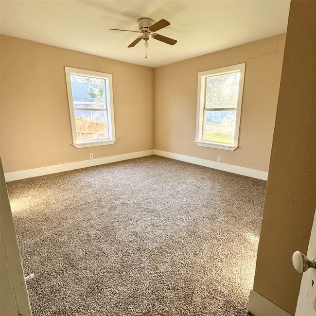 Building Photo - 109 Gossett St