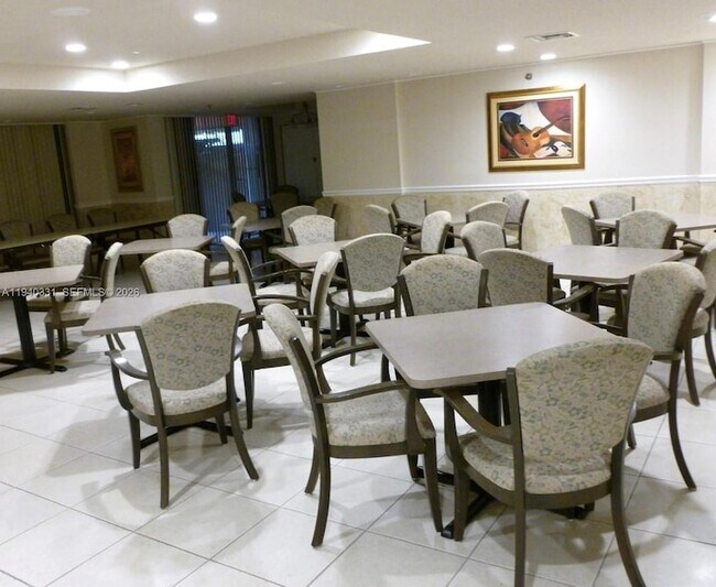 Building Photo - 16300 Golf Club Rd