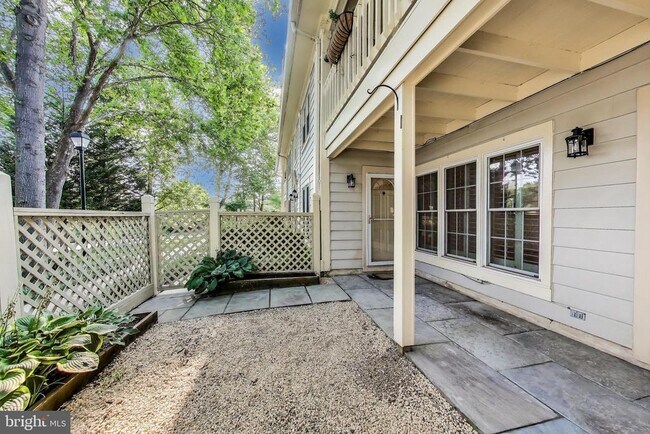 Building Photo - 13063 Shadyside Ln