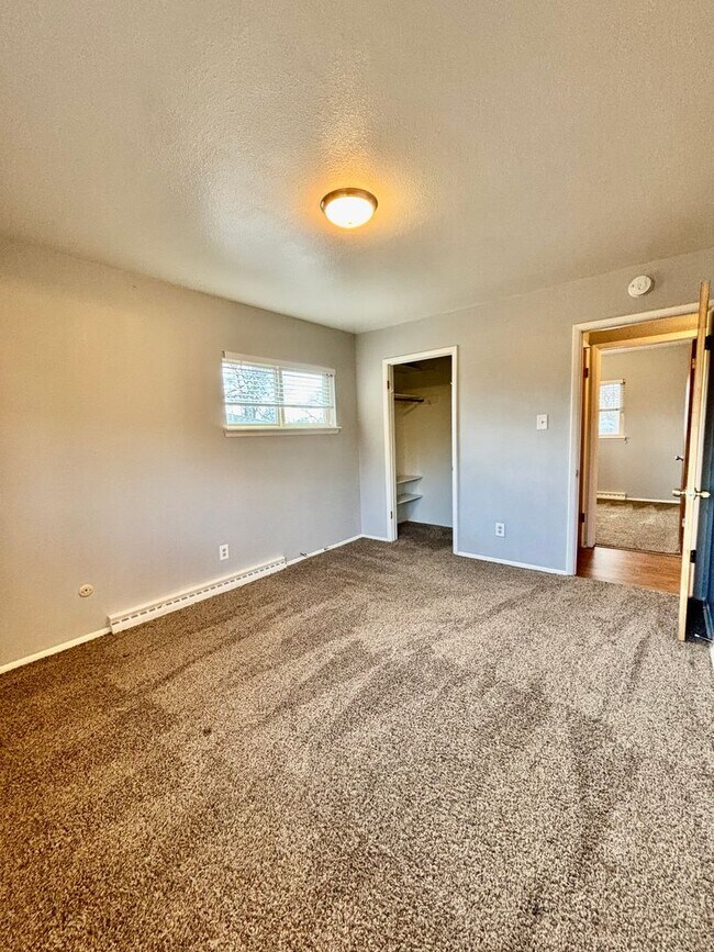 Building Photo - Expansive 5-Bedroom Home with Modern Comfort & Flexible Living Space! Available Now!!