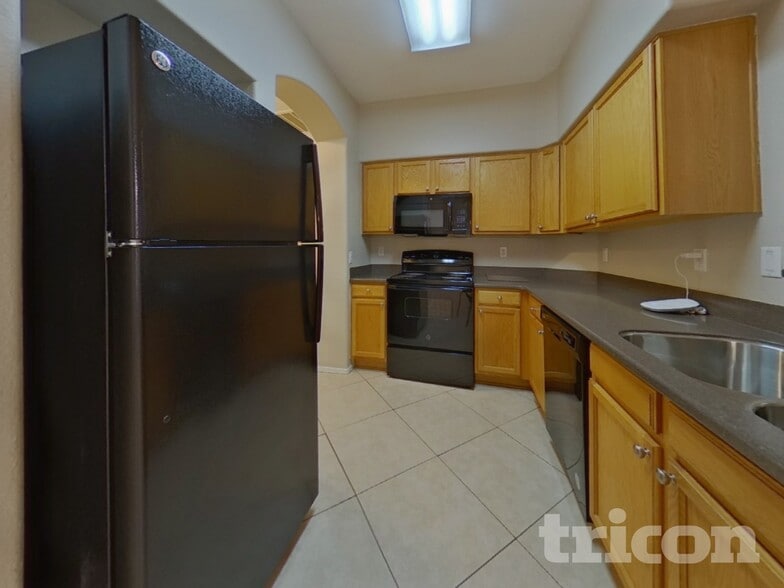 Building Photo - 735 S Bedford Dr