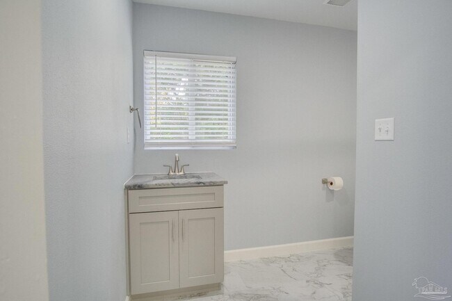 Building Photo - 114 Altamont Rd