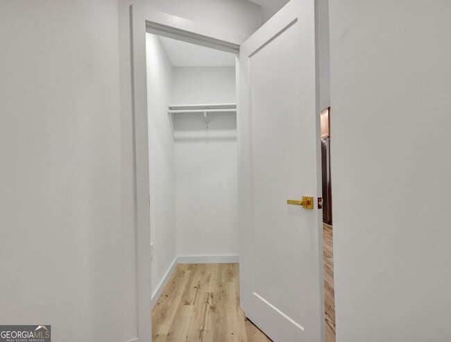 Building Photo - 183 Pine St NE