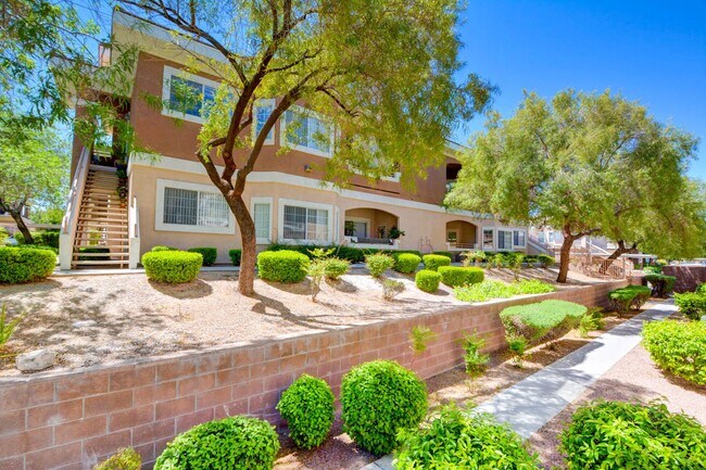 Building Photo - Beautiful 2BR / 2BA Renovated / Modern Condo In A Gated Complex.