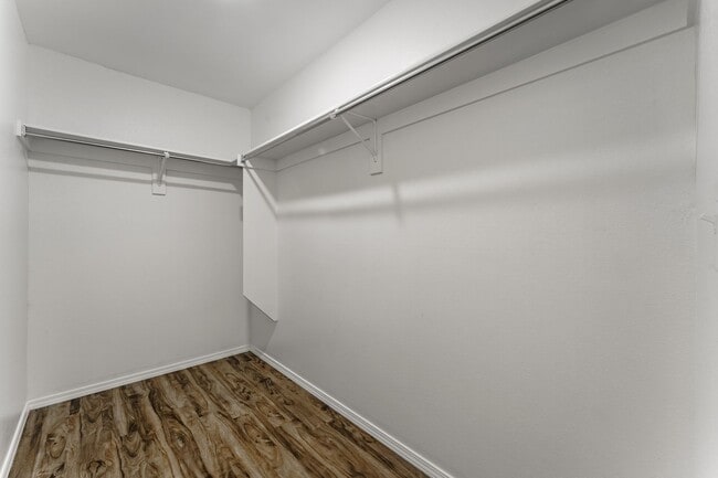 Building Photo - Newly updated home