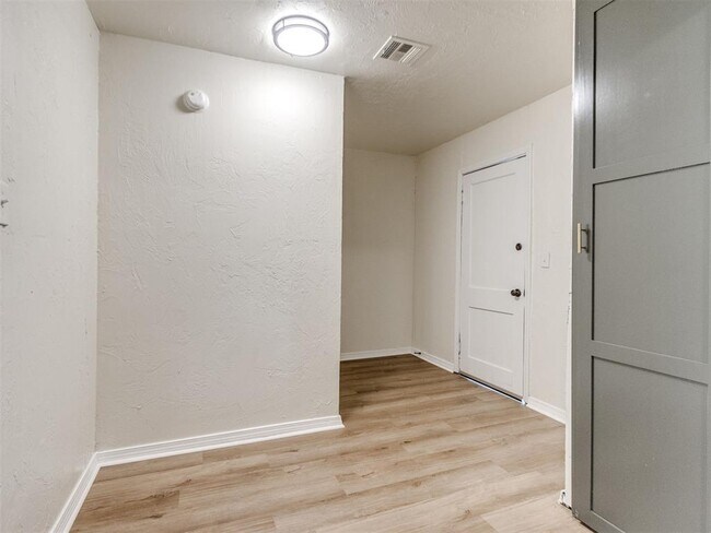 Building Photo - 6114 Jacks Ave