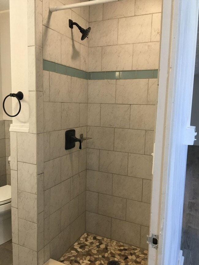 Building Photo - Conveniently Located 2BR/1BA Home - Near Keaau Shopping Center