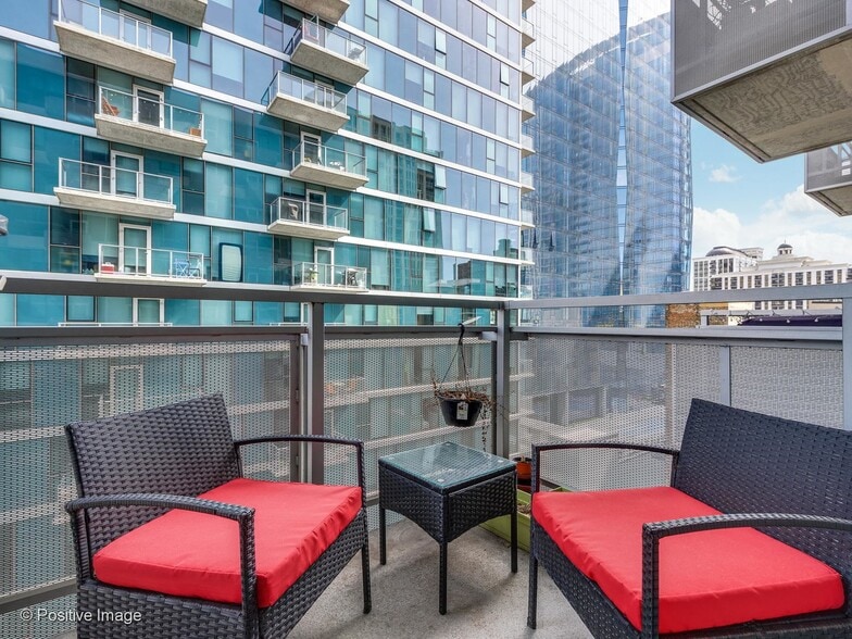 Building Photo - 1345 S Wabash Ave