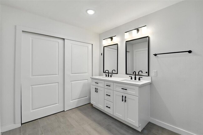 Building Photo - 4814 Warm Springs Rd