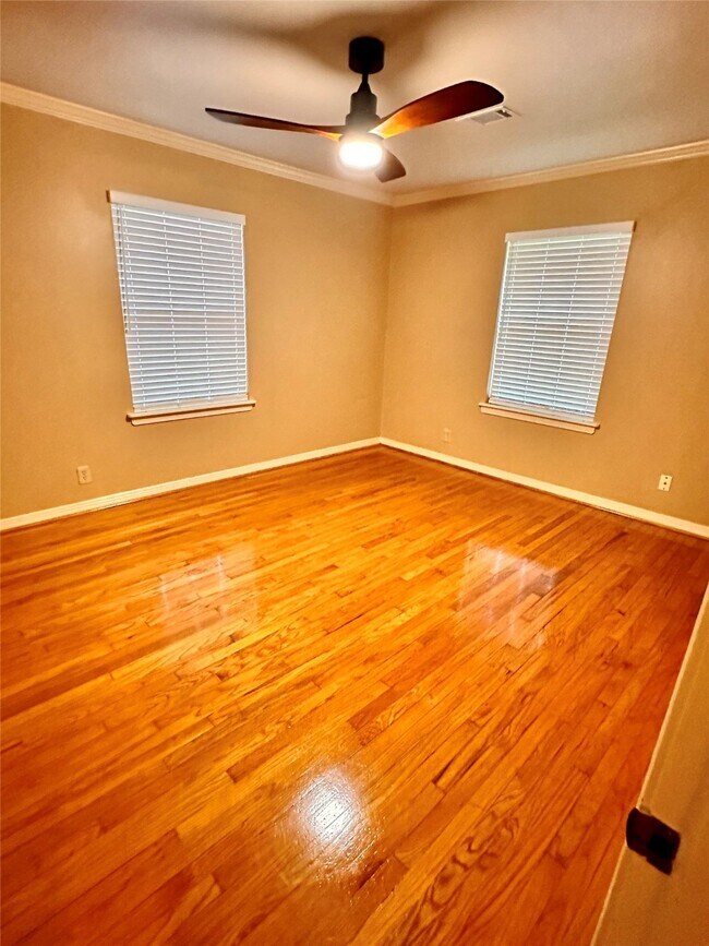 Building Photo - 4037 Woodfox St