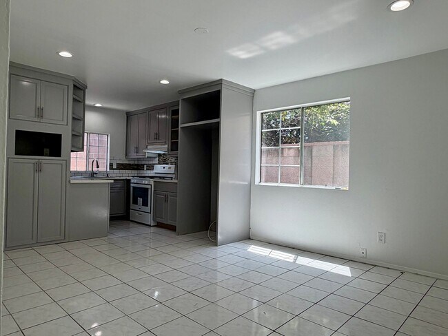 Building Photo - 4522-24