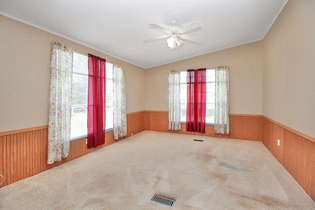 Building Photo - 128 Evelyn Ln