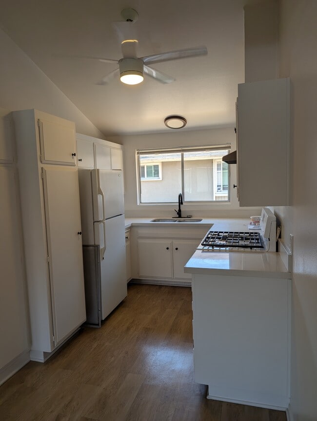 Building Photo - 4817 San Gordiano Ave