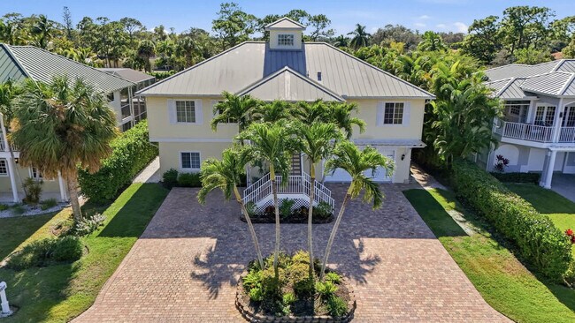 Building Photo - 3011 Pine Tree Dr