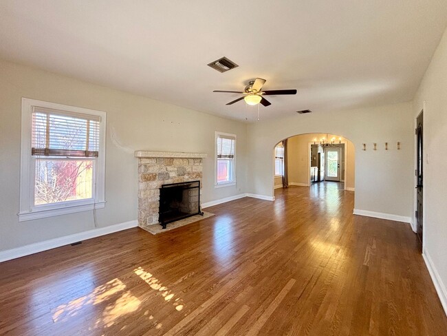 Building Photo - Welcome to your New Home! A charming open ...